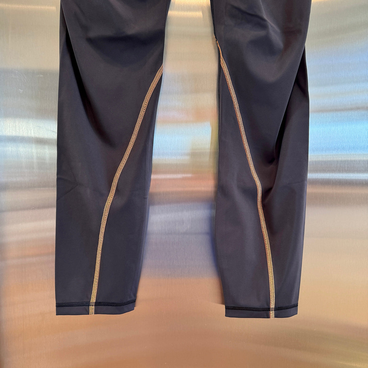 Lululemon Power Thru Legging x Barry’s Tights in Black Orange colour seam