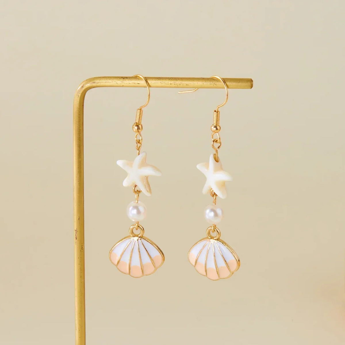 Handmade Bohemia Conch Shaped Shell Dangle Earrings for Women Girls Golden Color Shell Metal Ear Hook Earrings Fashion Gifts